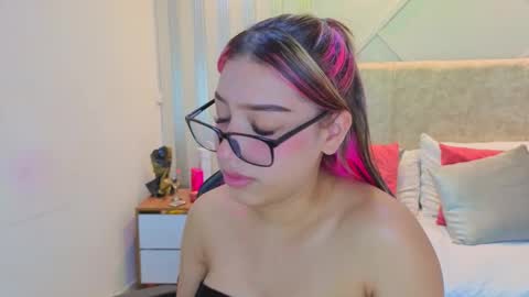 nami_sweet_ online show from 10.31.25