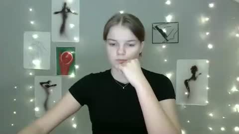 Snapshot of nana_new chatting on 09.28.25 Nana online show from 09.28.25