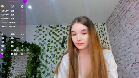 Snapshot of nancycaseys chatting on 02.27.25 Luna online show from 02.27.25