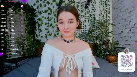 Snapshot of nancycaseys chatting on 03.10.25 Luna online show from 03.10.25