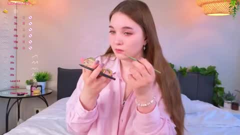 Snapshot of nancycaseys chatting on 09.09.25 Luna online show from 09.09.25