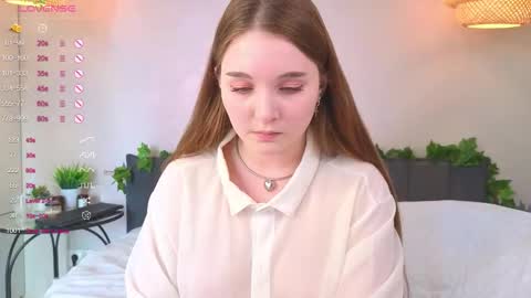 Snapshot of nancycaseys chatting on 09.22.25 Luna online show from 09.22.25