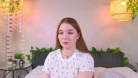 Snapshot of nancycaseys chatting on 09.24.25 Luna online show from 09.24.25