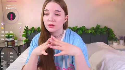 Snapshot of nancycaseys chatting on 11.07.25 Luna online show from 11.07.25