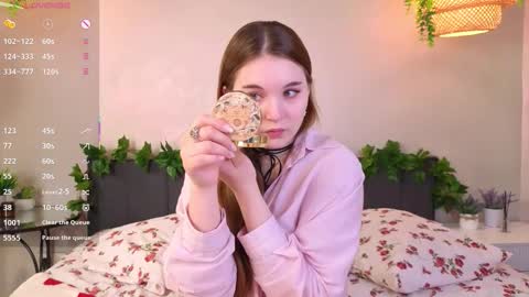 Snapshot of nancycaseys chatting on 11.16.25 Luna online show from 11.16.25