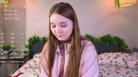 Snapshot of nancycaseys chatting on 11.29.25 Luna online show from 11.29.25