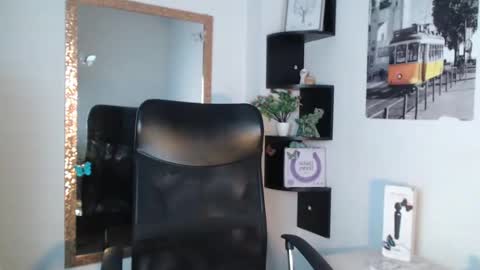 Snapshot of nany_pretty chatting on 12.22.24 nany_pretty online show from 12.22.24