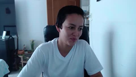 Snapshot of naomi_l0ve chatting on 10.23.25 Lucy online show from 10.23.25