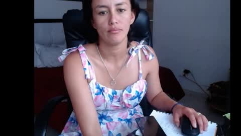 Snapshot of naomi_l0ve chatting on 04.06.26 Lucy online show from 04.06.26