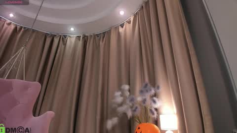 Naomi online show from 11.03.25