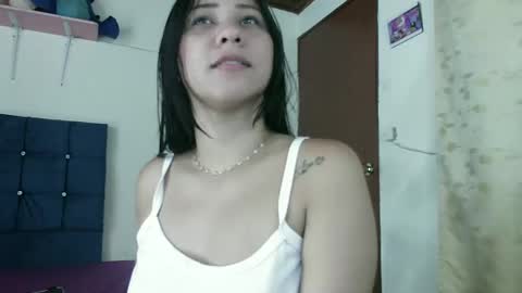 Snapshot of naomi_sweet420 chatting on 01.28.25 Mia online show from 01.28.25