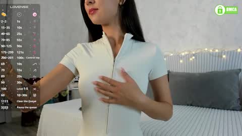 Snapshot of naomi_tara chatting on 09.19.25 Naomi online show from 09.19.25