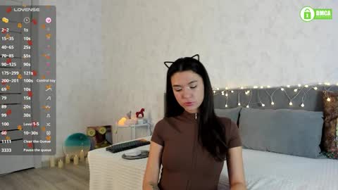 Snapshot of naomi_tara chatting on 11.06.25 Naomi online show from 11.06.25