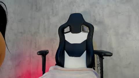Snapshot of naomibrinks1 chatting on 06.14.26 Heidy online show from 06.14.26