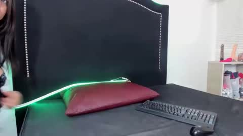 naomidirty_ online show from 04.28.26
