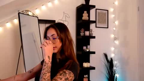 Snapshot of naomii_20 chatting on 09.18.25 naomii_20 online show from 09.18.25