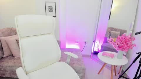 Naomi Campbell online show from 11.05.25