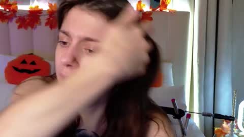 Snapshot of naomimur chatting on 10.29.25 Naomi online show from 10.29.25