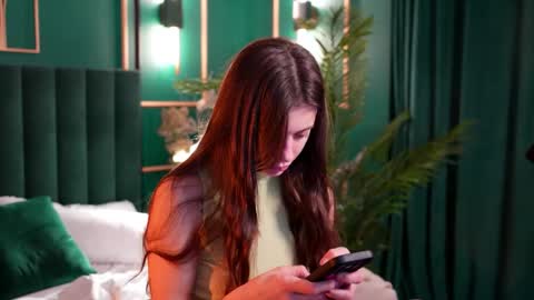 Snapshot of naomimur chatting on 12.01.25 Naomi online show from 12.01.25