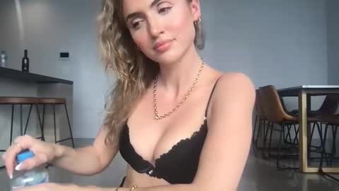 naomirhoades online show from 02.04.25