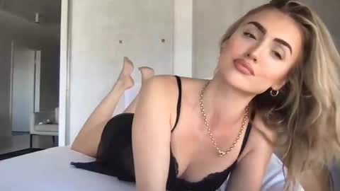 naomirhoades online show from 02.10.25