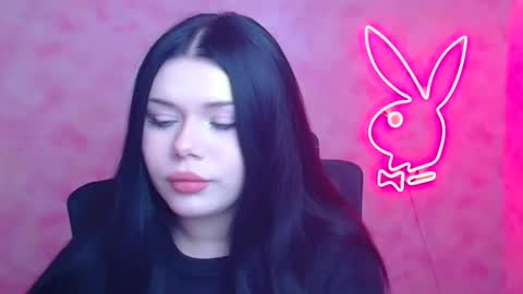 Snapshot of naomivibes chatting on 12.18.25 Naomi online show from 12.18.25