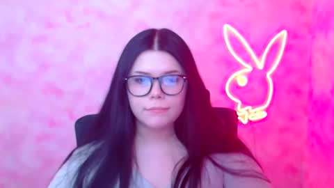 Snapshot of naomivibes chatting on 12.19.25 Naomi online show from 12.19.25