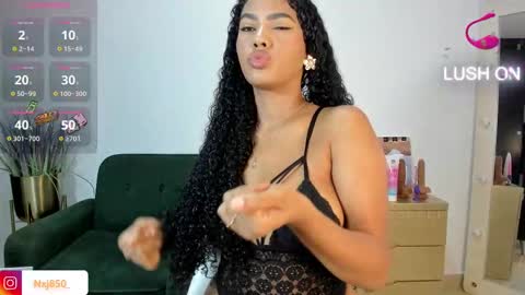 Snapshot of naomixjones1 chatting on 03.08.25 Naomi online show from 03.08.25