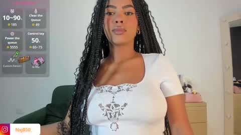 Snapshot of naomixjones1 chatting on 10.02.25 Naomi online show from 10.02.25