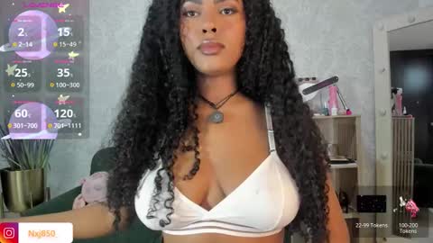 Snapshot of naomixjones1 chatting on 11.17.25 Naomi online show from 11.17.25