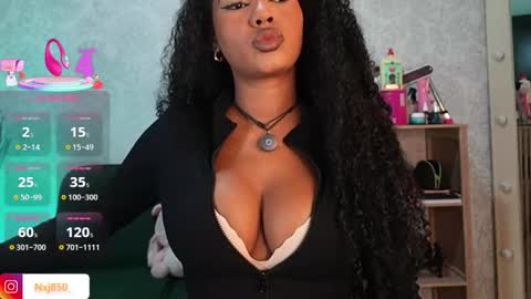 Snapshot of naomixjones1 chatting on 12.01.25 Naomi online show from 12.01.25