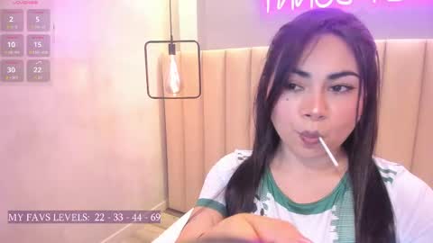 Naomy  online show from 09.19.25