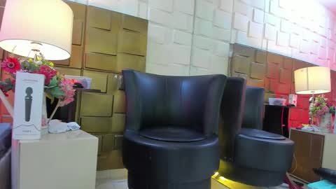 Snapshot of naomyrivera chatting on 09.23.25 nao online show from 09.23.25