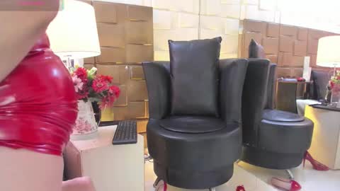 Snapshot of naomyrivera chatting on 11.14.25 nao online show from 11.14.25