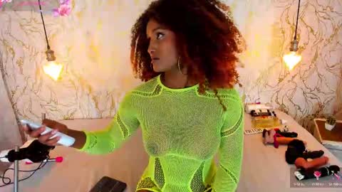 Snapshot of naomyy_cooper chatting on 09.26.25 Naomy online show from 09.26.25