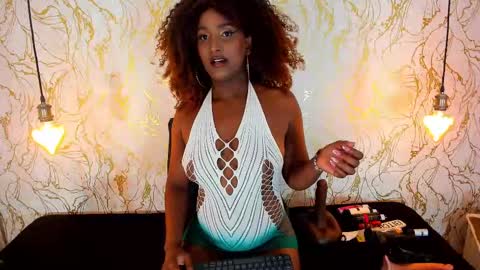 Snapshot of naomyy_cooper chatting on 10.02.25 Naomy online show from 10.02.25