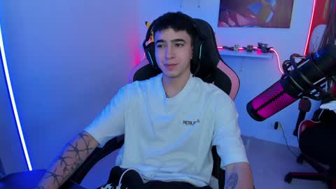 Snapshot of naranjo_seb chatting on 02.04.25 sebastian online show from 02.04.25