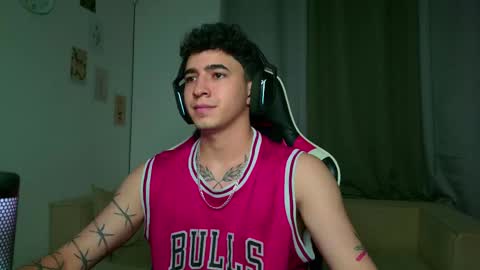 Snapshot of naranjo_seb chatting on 10.07.25 sebastian online show from 10.07.25