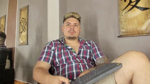 Snapshot of narciso_kh chatting on 12.07.24 deibyd online show from 12.07.24