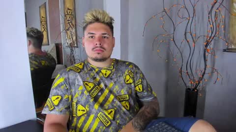 Snapshot of narciso_kh chatting on 12.11.24 deibyd online show from 12.11.24