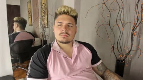 Snapshot of narciso_kh chatting on 12.12.24 deibyd online show from 12.12.24