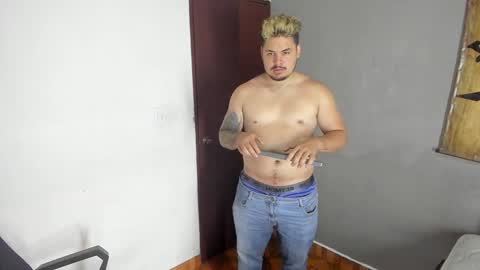 Snapshot of narciso_kh chatting on 12.17.24 deibyd online show from 12.17.24