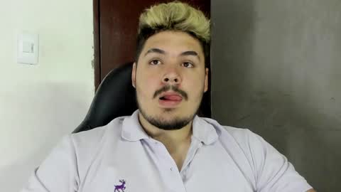 Snapshot of narciso_kh chatting on 12.24.24 deibyd online show from 12.24.24