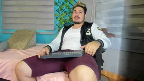 Snapshot of narciso_kh chatting on 12.28.24 deibyd online show from 12.28.24