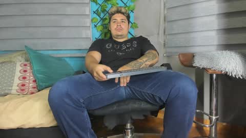 Snapshot of narciso_kh chatting on 01.07.25 deibyd online show from 01.07.25