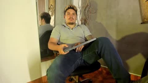 Snapshot of narciso_kh chatting on 01.18.25 deibyd online show from 01.18.25