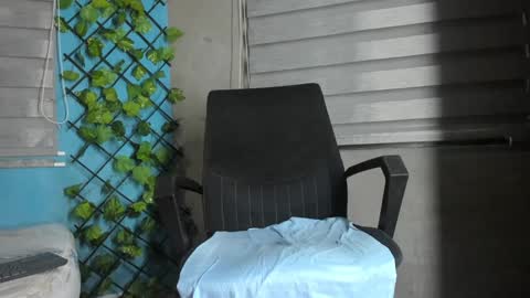 Snapshot of narciso_kh chatting on 01.28.25 deibyd online show from 01.28.25