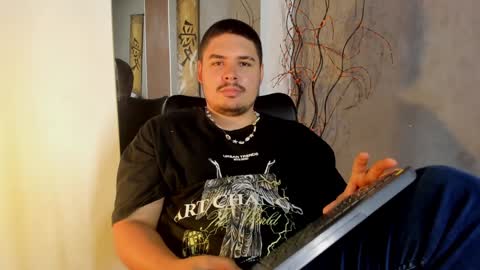 Snapshot of narciso_kh chatting on 02.08.25 deibyd online show from 02.08.25