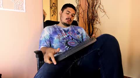 Snapshot of narciso_kh chatting on 02.15.25 deibyd online show from 02.15.25