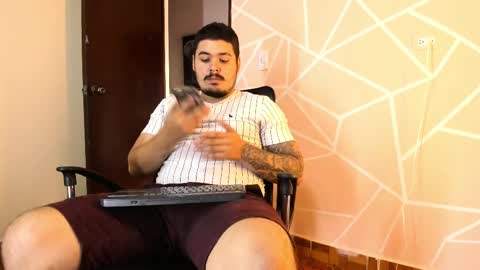 Snapshot of narciso_kh chatting on 02.26.25 deibyd online show from 02.26.25